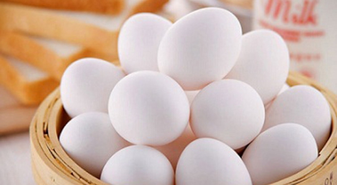 Không để trứng ở cánh cửa tủ lạnh, tại sao?