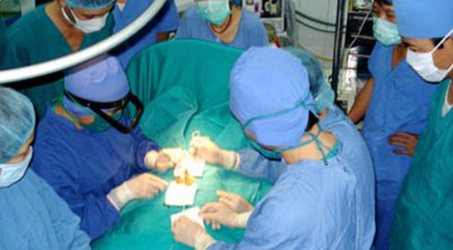 Chồng không có "con giống", đổ lỗi vợ béo nên vô sinh