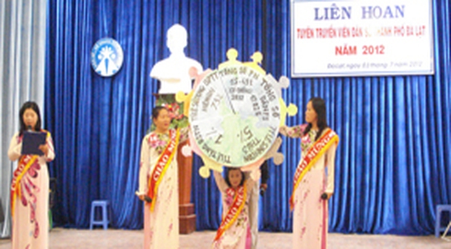 Khu phố 7 năm liền không sinh con thứ ba