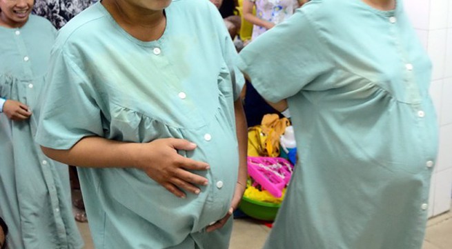 Băn khoăn trường hợp mẹ vợ mang thai hộ con rể