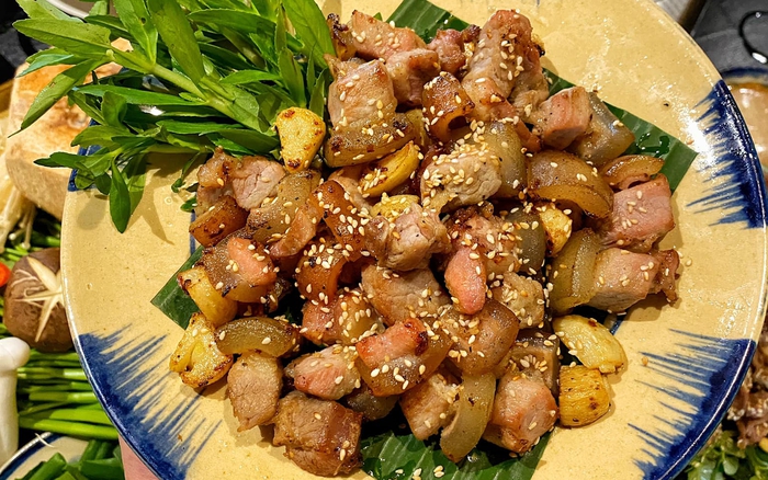 Bê chao cháy tỏi là món gì?