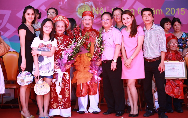 Gia đình Việt Nam là một trong những giá trị văn hóa lớn của dân tộc ta. Thưởng thức hình ảnh gia đình Việt Nam, bạn sẽ được khám phá ra nét đẹp của sự đoàn kết và tình cảm trong gia đình Việt.