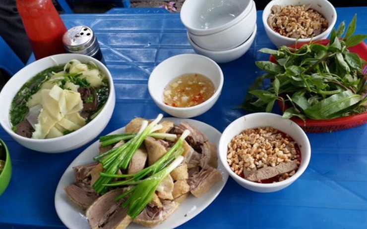Bún ngan Bát Sứ và những quán bún ngan ngon nổi tiếng khác ở Hà Nội: So sánh và lựa chọn