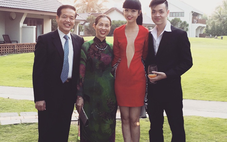 Jessica Minh Anh lần đầu tiên khoe ảnh gia đình