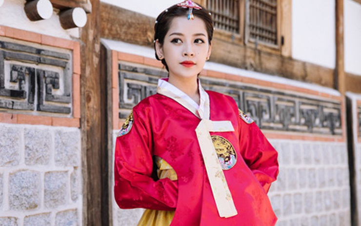 Chi Pu diện hanbok quá xinh đẹp so với các cô gái Hàn Quốc