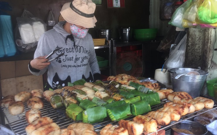 Đến thăm Sài Gòn, đừng quên ghé qua hàng chuối nếp nướng