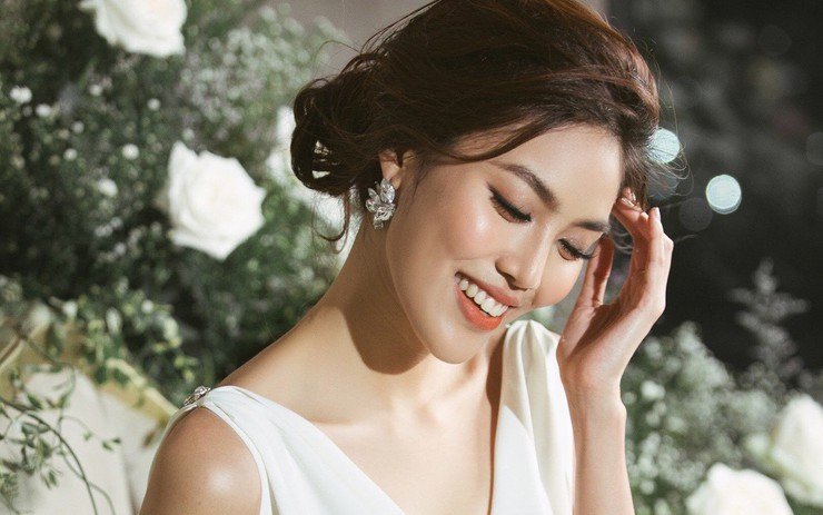 Minh Triệu, Lan Khuê sexy với váy cưới ren xuyên thấu