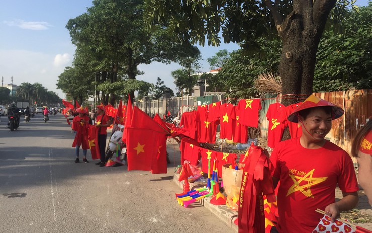 Hình ảnh cờ đỏ sao vàng Việt Nam 2024: Hình ảnh cờ đỏ sao vàng Việt Nam 2024 không chỉ đơn thuần là một biểu tượng của quốc gia mà còn truyền tải hình ảnh về sự kiêu hãnh, sức mạnh và tình yêu quê hương. Những hình ảnh đầy cảm xúc này sẽ mang đến cho bạn niềm tự hào về đất nước mình.