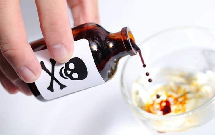 Bí ẩn chất độc không mùi, không vị mà hàng trăm phụ nữ ngoại tình dùng để hại chồng