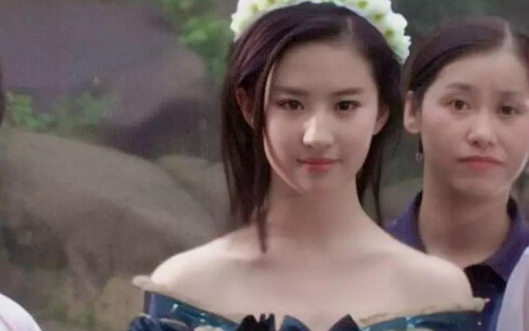 Với vẻ đẹp trời phú của Lưu Diệc Phi, một trong những diễn viên hàng đầu của Trung Quốc, bạn sẽ thấy mình như được đắm say trong cảm giác của một thiên thần giáng trần.