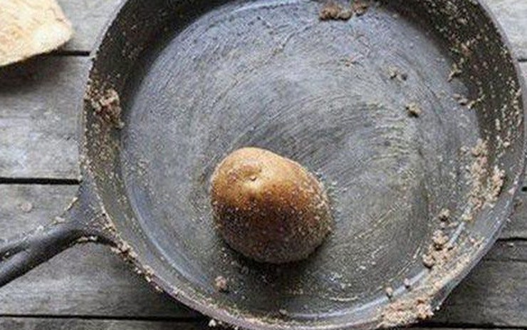 Khôi phục chống dính nhạy gấp 5, biến chảo cũ rỉ sét thành như mới với loại củ rẻ bèo