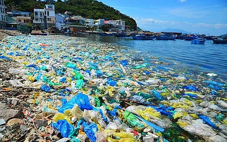 Rác thải nhựa trở thành nỗi ám ảnh của người dân ven biển