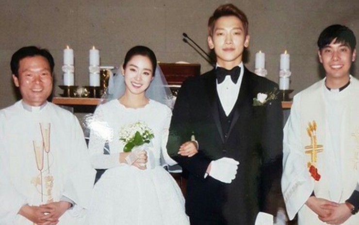 Kim Tae Hee xinh ngất ngây khi một lần nữa mặc váy cưới nhưng chắc không  thể sánh bằng “cô dâu xịn” bên Bi Rain