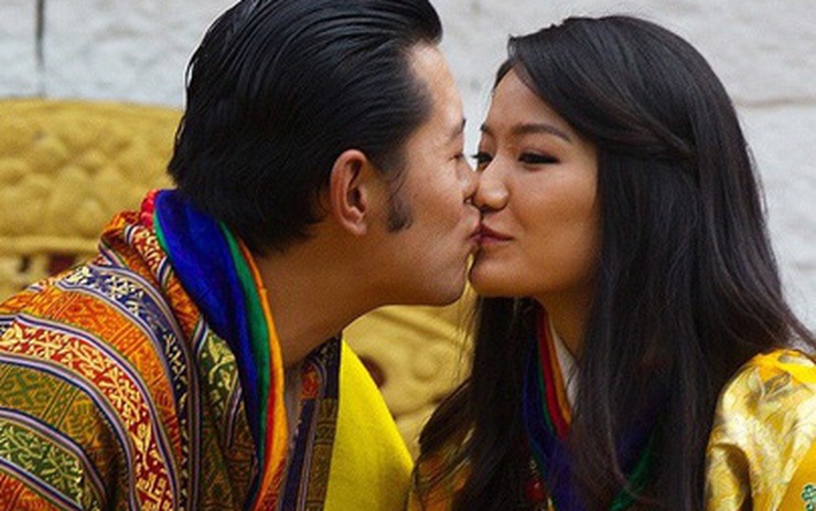 Hình ảnh của vị quốc vương Bhutan và việc anh ta lấy vợ đã trở thành một chủ đề hấp dẫn trong cộng đồng mạng. Nếu bạn muốn xem đôi uyên ương này và cảm nhận tình yêu đích thực, hãy truy cập để xem các hình ảnh liên quan đến vị quốc vương Bhutan và vợ.