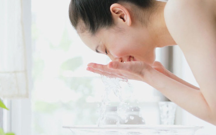 Nguy cơ khủng khiếp từ việc bạn rửa mặt nhiều hơn 2 lần một ngày