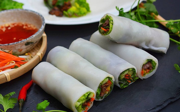 Bữa ăn nhanh gọn với món cuốn thanh mát, dễ làm