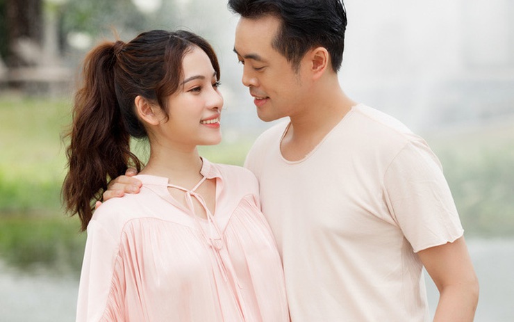 Cùng ngắm bức ảnh vợ trẻ đẹp Dương Khắc Linh bụng bầu để cảm nhận sự yêu thương và hạnh phúc trong gia đình hạnh phúc của cô và chồng.