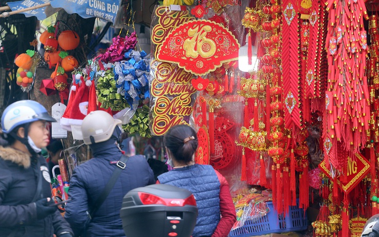 Cùng trải nghiệm mùa du xuân năm nay với mua sắm trang trí Tết đầy ý nghĩa. Tại đây, bạn có thể tìm thấy những phụ kiện tinh tế, đầy ý nghĩa và mang đậm nét truyền thống của Tết Việt.