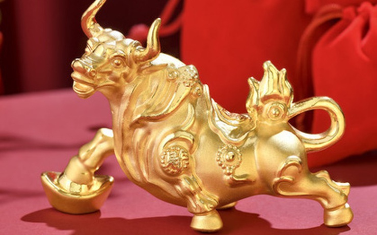 Các doanh nghiệp vàng đua nhau ra mẫu trâu vàng 9999 độc lạ để hút khách  ngày Thần Tài