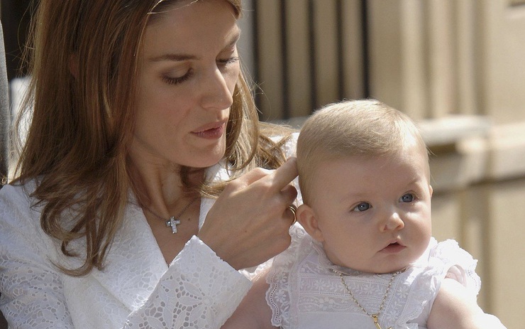 Leonor và Sofia  hai nàng công chúa nước Tây Ban Nha hot nhất thế giới