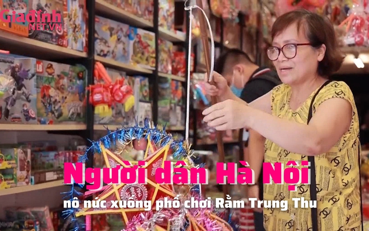 Người dân Hà Nội nô nức xuống phố chơi Rằm Trung Thu