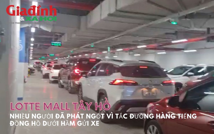 Lotte Mall Tây Hồ - nhiều người đã phát ngốt vì tắc đường hàng tiếng đồng hồ dưới hầm gửi xe