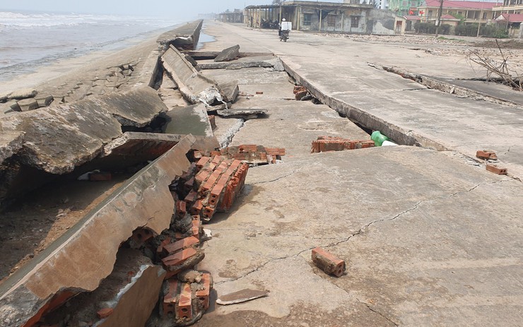 Kè biển ở Nam Định bị sạt lở, biển Thịnh Long gần như 'tê liệt'