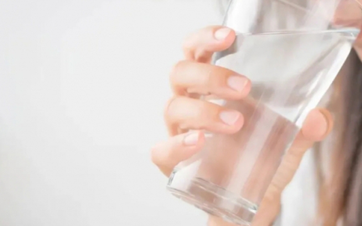 4 triệu chứng sau khi uống nước là 'lời cầu cứu' từ thận của bạn