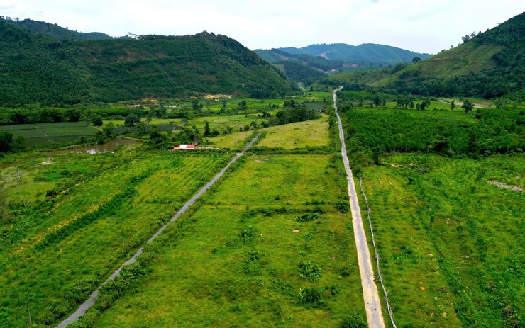 Khu tái định cư cho người dân tái định cư làng chài ở huyện Thanh Chương, Nghệ An, bị “đắp chiếu” suốt 14 năm qua. 