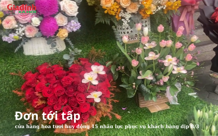 Đơn tới tấp, cửa hàng hoa tươi phải huy động 15 nhân lực để phục vụ khách hàng dịp 8/3