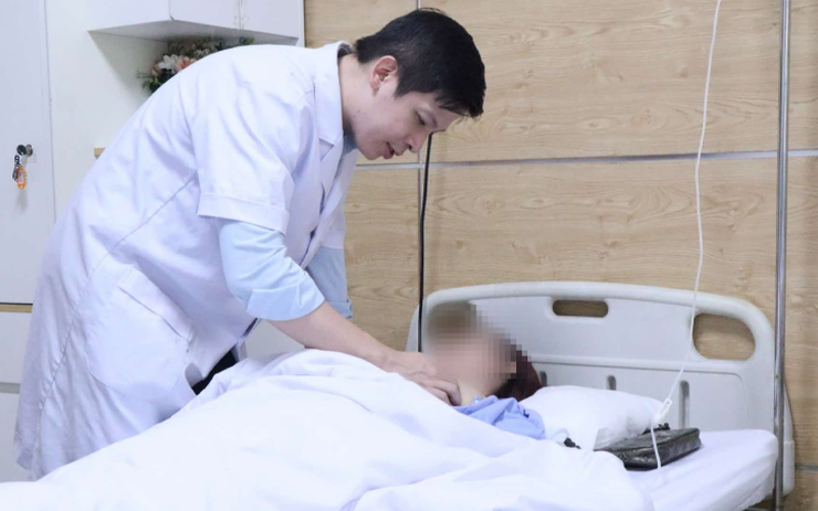 Mong thay đổi phong thủy, khách hàng đòi bác sĩ mổ lúc 1h sáng