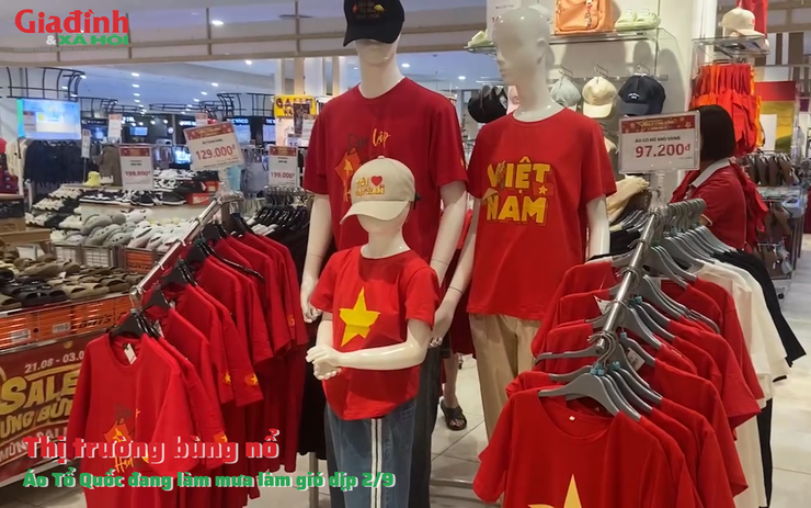 Thị trường bùng nổ: Áo Tổ Quốc đang làm mưa làm gió dịp 2/9