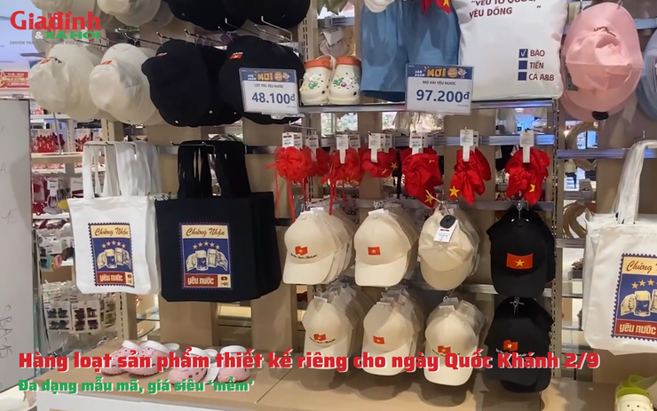 Hàng loạt sản phẩm thiết kế riêng cho ngày Quốc Khánh 2/9: Đa dạng mẫu mã, giá siêu ‘mềm’