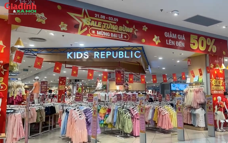 Hà Nội: Sản phẩm quần áo trẻ em được giảm sâu đến 50%  dịp Quốc Khánh 2/9