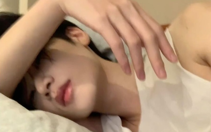 3 kiểu dùng gối "bẻ cong" xương khớp, khiến nhiều người còn trẻ mà tối ngày đau nhức, xương yếu hơn người già