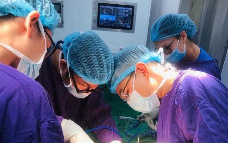 Bụng to dần, sụt cân bất thường, người đàn ông 43 tuổi phát hiện khối u thận nặng 2 kg