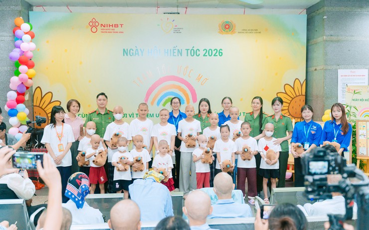 Hơn 1.100 bộ tóc được trao tặng tại Ngày hội “Trạm tóc ước mơ 2026”: Đong đầy nụ cười tại ngày hội hiến tóc cho bệnh nhân ung thư