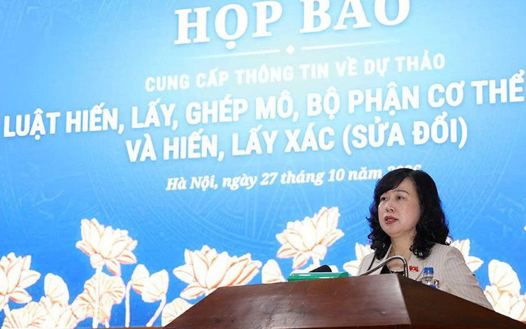 Bộ trưởng Bộ Y tế Đào Hồng Lan xúc động khi nói về những trẻ em mòn mỏi chờ ghép tạng