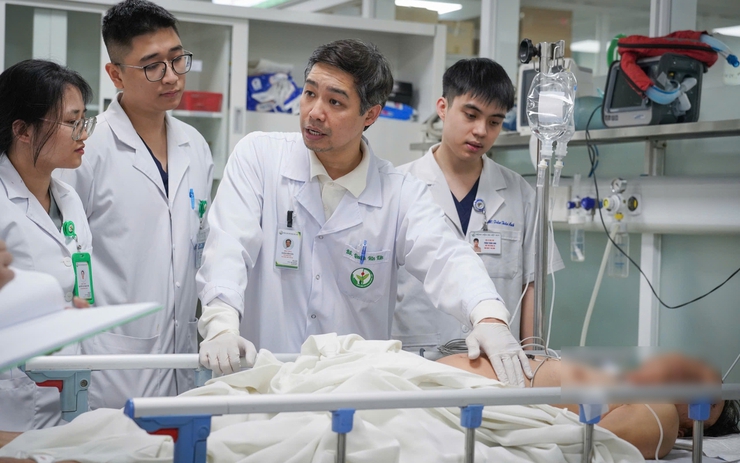Bác sĩ BV Việt Đức: 'Bệnh nhân tự ngồi dậy sau mổ là món quà 27/2 ý nghĩa nhất'
