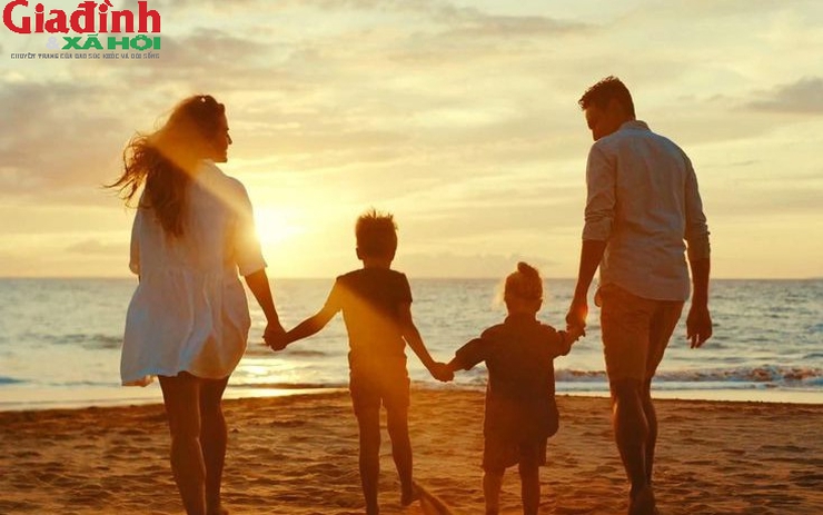 Nhiều người tưởng tiền là tất cả, nhưng gia đình hạnh phúc thật ra chỉ cần 4 điều rất giản đơn
