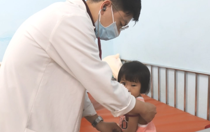 Tay chân miệng vượt ngưỡng cảnh báo, TPHCM tăng cường phòng dịch