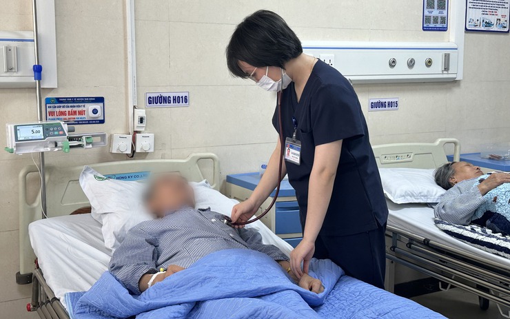 Liên tiếp 2 người sốc phản vệ nguy kịch: Men gan tăng gấp 10 lần do truyền dịch tại nhà