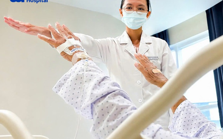 Đột quỵ trong lúc ăn cơm, cụ ông U100 hồi phục bất ngờ nhờ một quyết định của gia đình