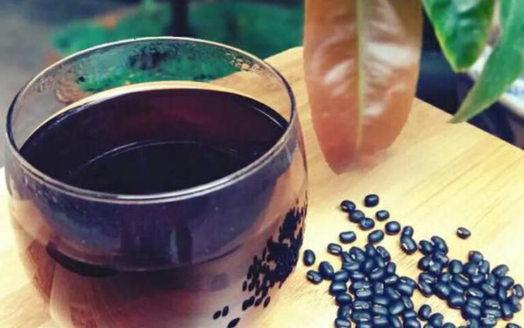 Uống nước đậu đen mùa hè nhất định phải biết điều này để không gây hại sức khỏe