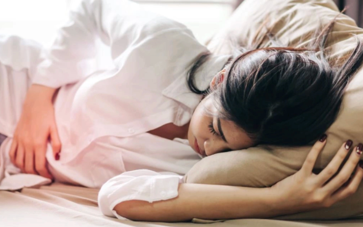 Cô gái 24 tuổi phát hiện thủng dạ dày thừa nhận sai lầm này trong lúc uống cà phê buổi sáng