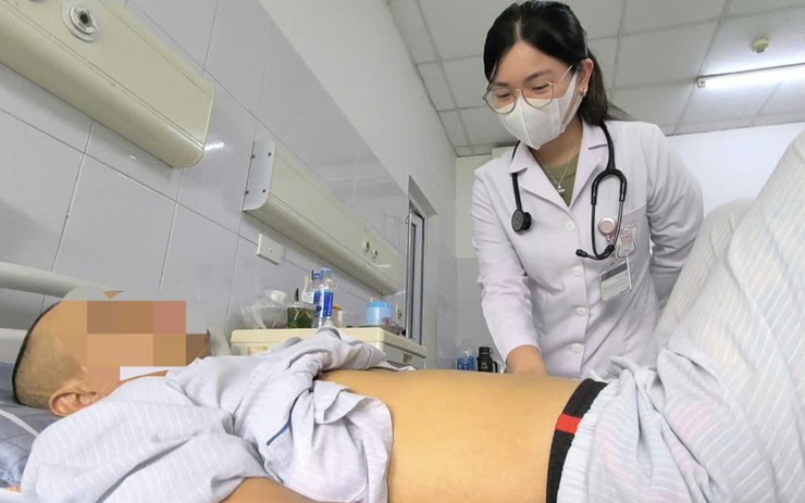 Uống thuốc bắc chữa đau dạ dày, người đàn ông 61 tuổi có chỉ số men gan tăng hơn 30 lần