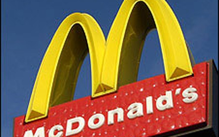 McDonald bị kiện vì ảnh khỏa thân