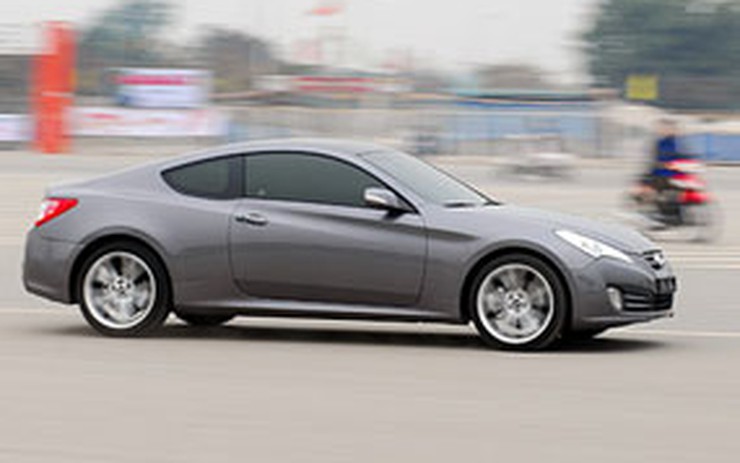 Hyundai genesis coupe hires stock photography and images  Alamy