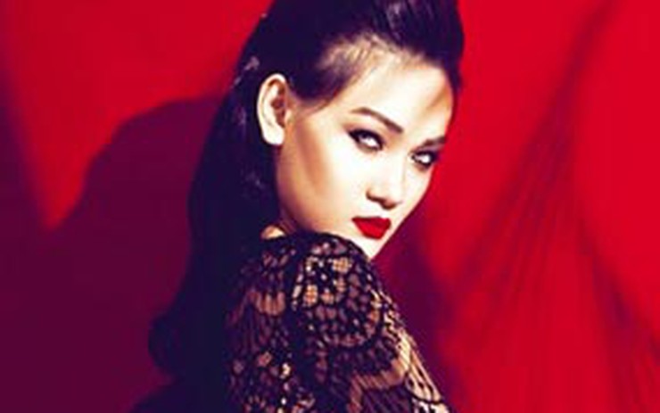 Thùy Trang: Với sự nghiệp diễn xuất và thời trang đầy tài năng, Thùy Trang đã để lại ấn tượng sâu đậm trong lòng người hâm mộ. Bức ảnh của cô sẽ khiến bạn ngất ngây bởi nét đẹp tự nhiên và phong cách tươi trẻ.