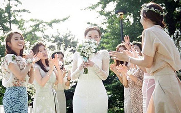 Váy cưới siêu đắt đỏ của mỹ nhân Hàn: Vợ Lee Seung Gi chẳng thua Son Ye  Jin, Gong Hyo Jin | Điện Ảnh Net - Video Dailymotion